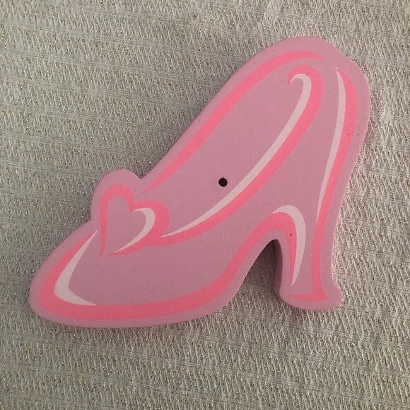 Disney Cinderella NWOT Tiara Glass Slipper Pumpkin Ball Carriage Wall Pegs Set - Picture 5 of 5